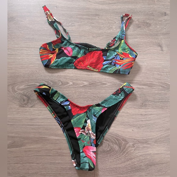 FASHION NOVA black/ tropical floral bikini set - Picture 3 of 6